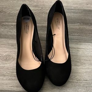 NWOT Seychelles Doris wedges size 8.5 Wide